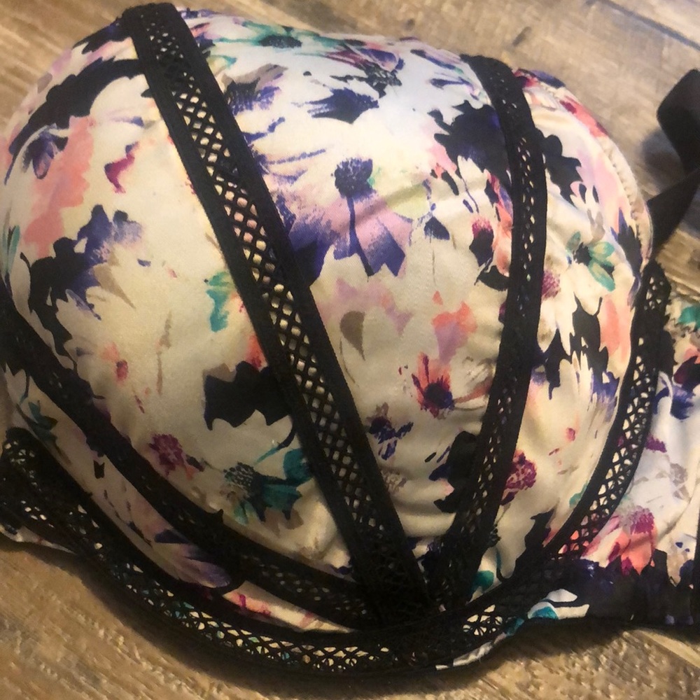 Victoria Secrets 36-DD Very sexy floral @ black